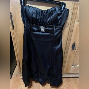Le Chateau Elegant Black Strapless Dress
